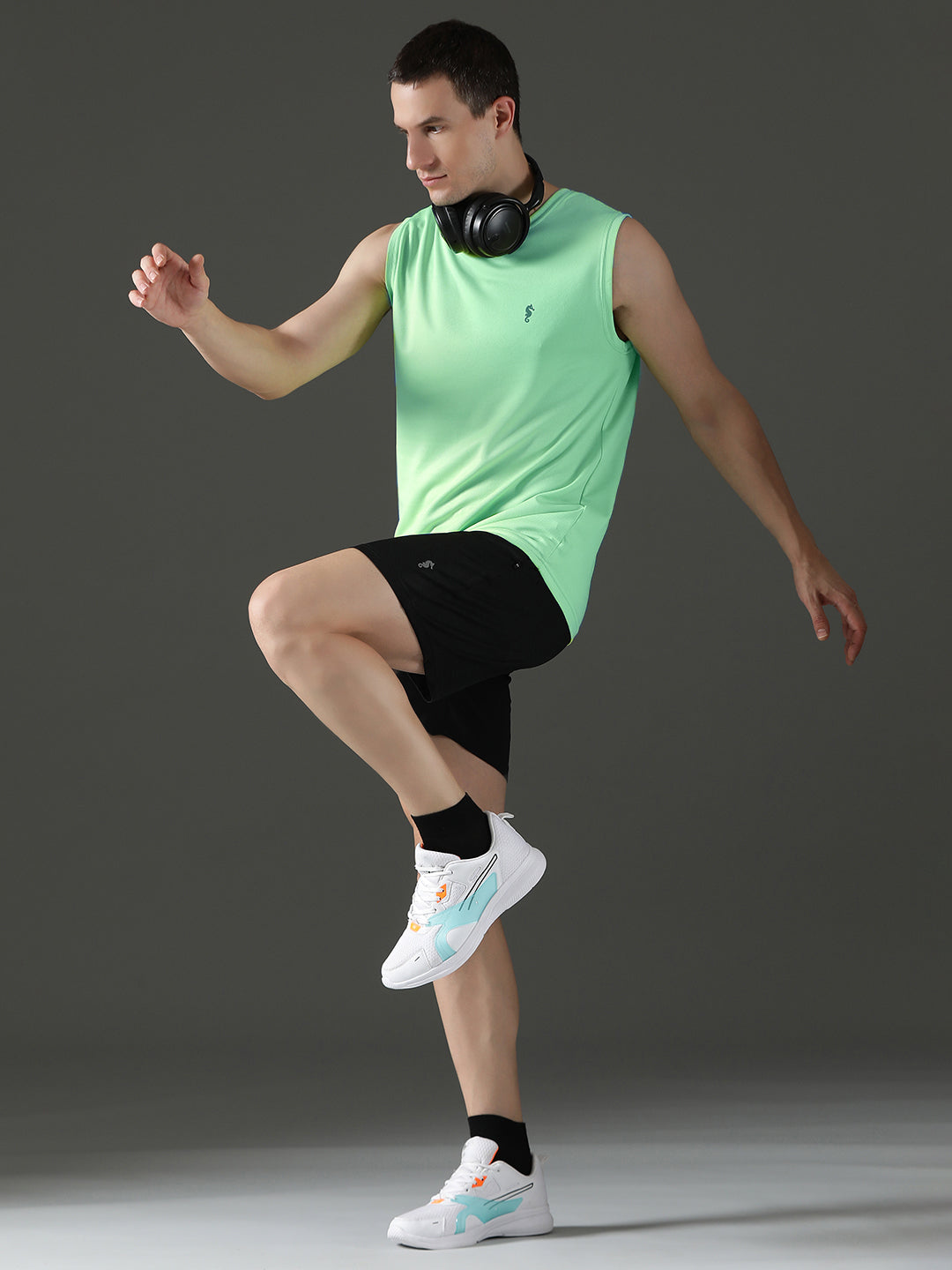 Polyester Sleeveless Slim Fit Round Neck Gym T-Shirt